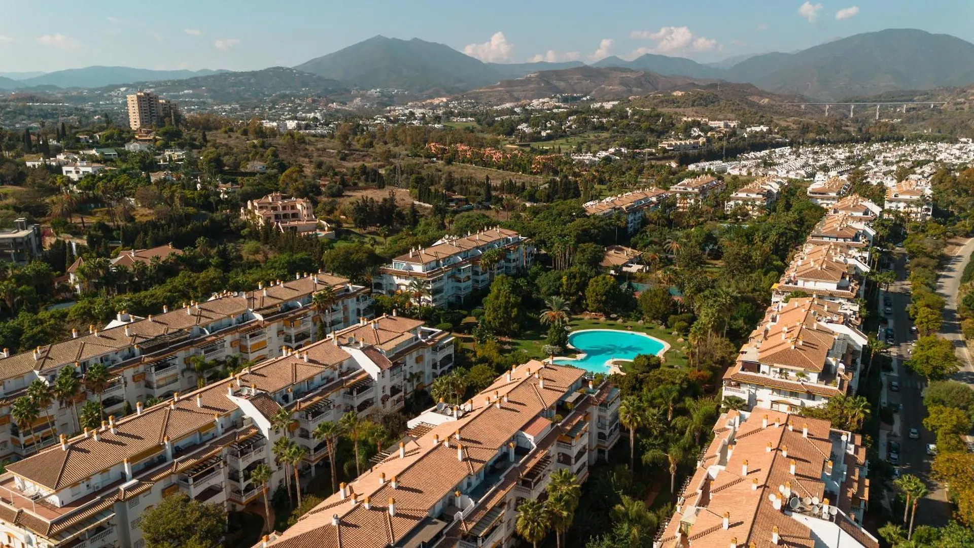Ground Floor Holiday Apartment With Terrace And Pool In Puerto Banus, Марбелья Испания
